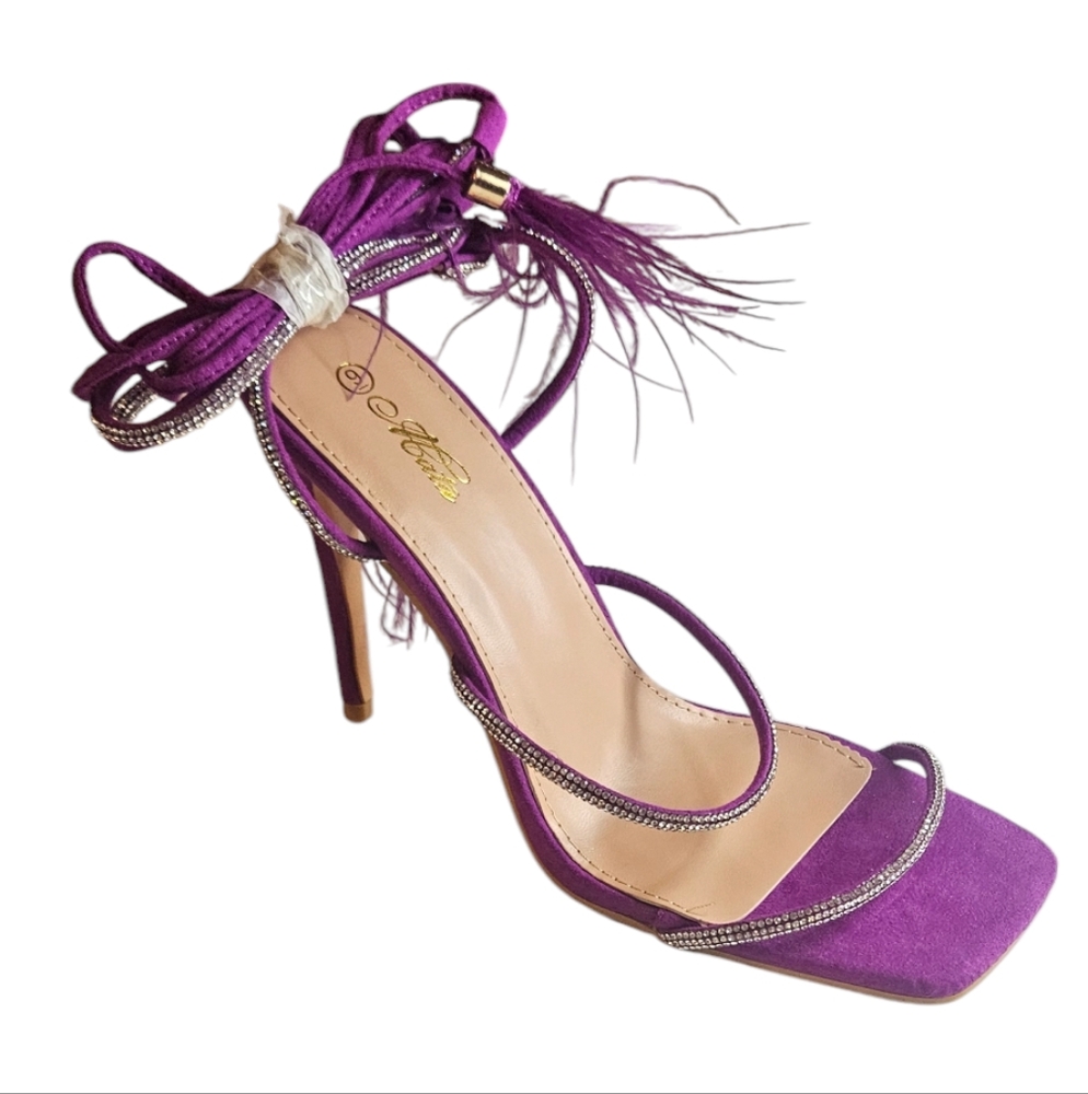 Women strap up shoe